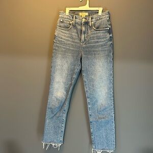 In almost new condition, the Madewell, perfect vintage Jean
